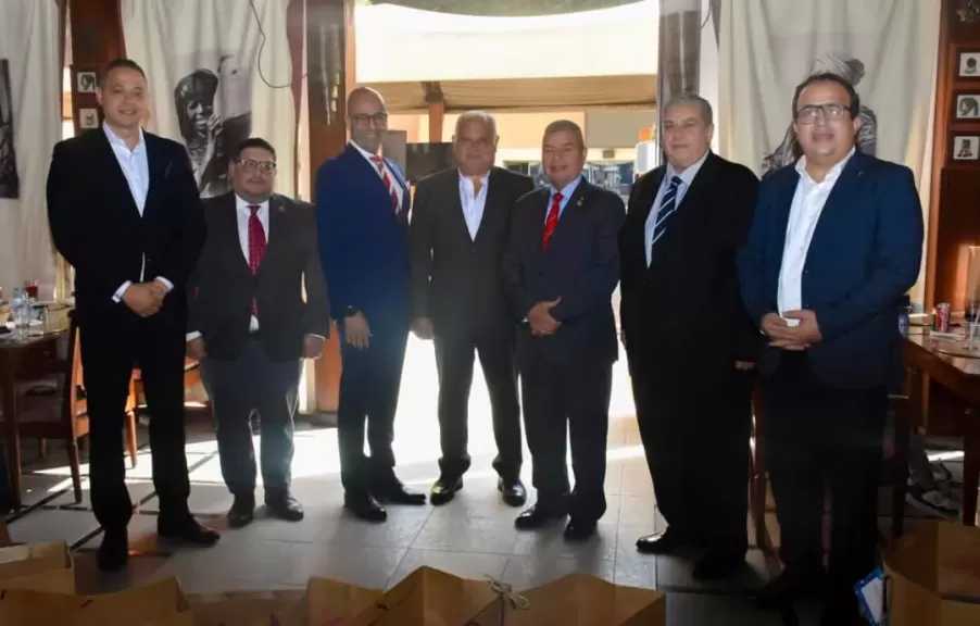 فنزويلا ومصر تبحثان تنشيط السياحة عبر لقاء دبلوماسي - فندقي