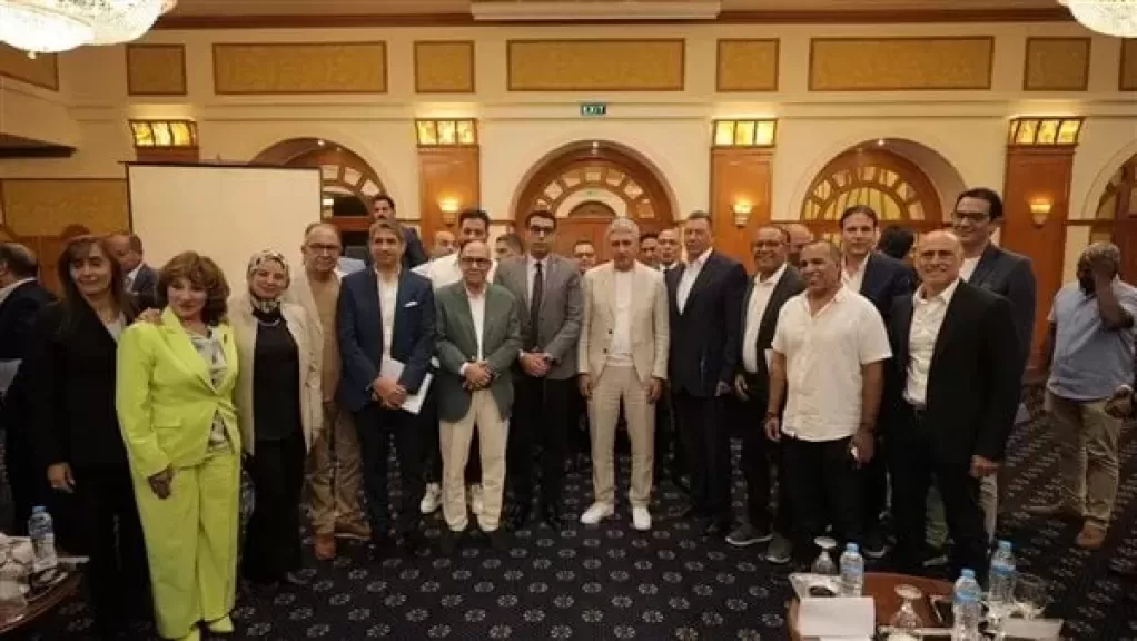 لقاء وزير السياحة والآثار مع المستثمرين بالأقصر وأسوان