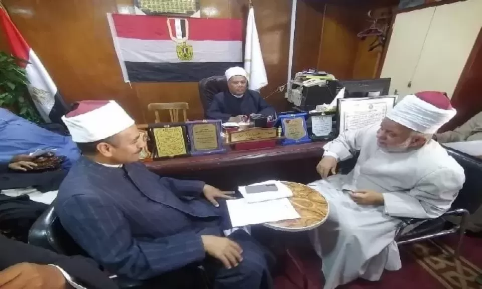 مدير أوقاف قنا خلال الاجتماع