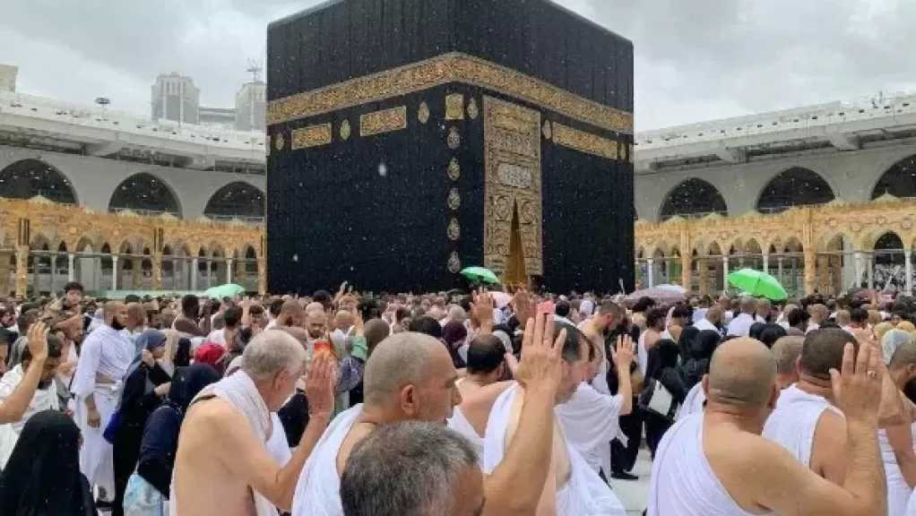 السعودية تفتح العمرة لكل التأشيرات.. خطوات التقديم أونلاين