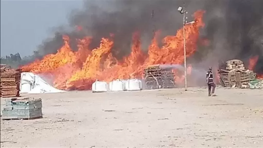 حريق بمخزن