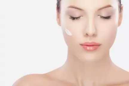 أسرار الجمال الطبيعي: وصفات منزلية تمنح وجهك إشراقة الفنانات ????✅
