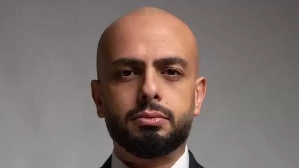 الروائي والكاتب أحمد مراد
