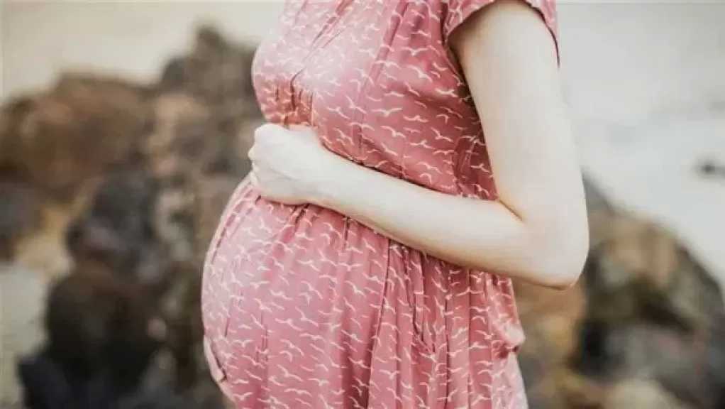 ست ستات  يستعرض مجموعة تمارين تساعد الحوامل على تقوية الظهر وتخفيف آلامه