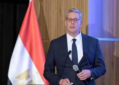 عمالة اليومية والمقاولة بالبترول يطالبون بتثبيتهم وإنهاء معانتهم منذ سنوات