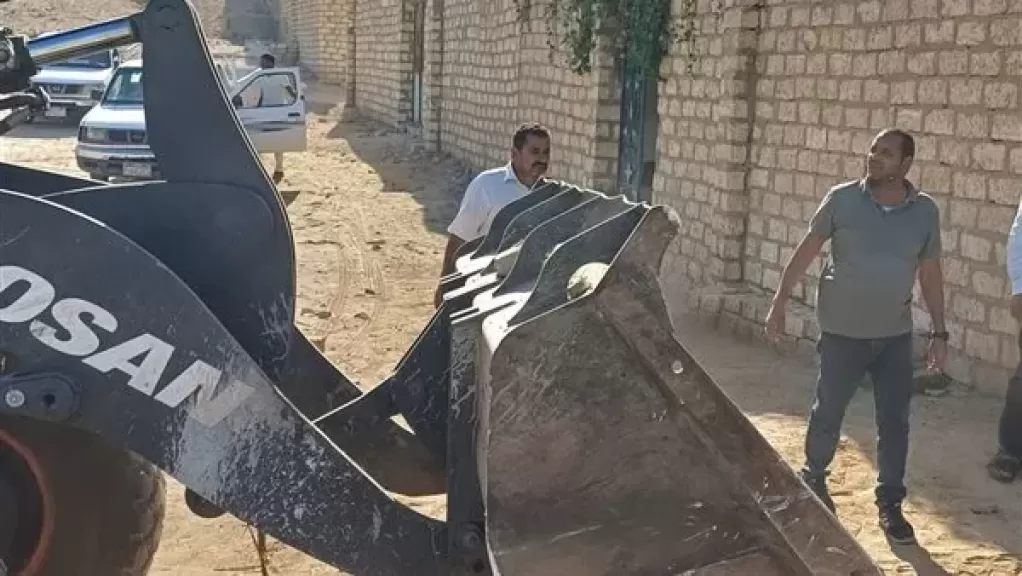 إزالة تعديات ومخالفات بناء بمراكز المنيا