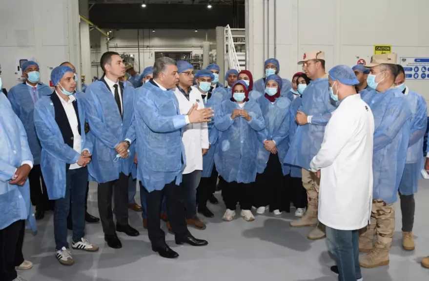 القوات المسلحة تنظم زيارتين  لوفد من وزارة الشباب والرياضة وطلبة الجامعات إلى قيادة قوات المظلات وشركة سايلو فودز للصناعات الغذائية
