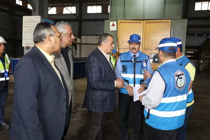 خلال جولة تفقدية مفاجئة.. وزير الدولة للإنتاج الحربي يتابع مراحل التصنيع العسكري والمدني بشركة حلوان للآلات والمعدات (مصنع 999 الحربي)