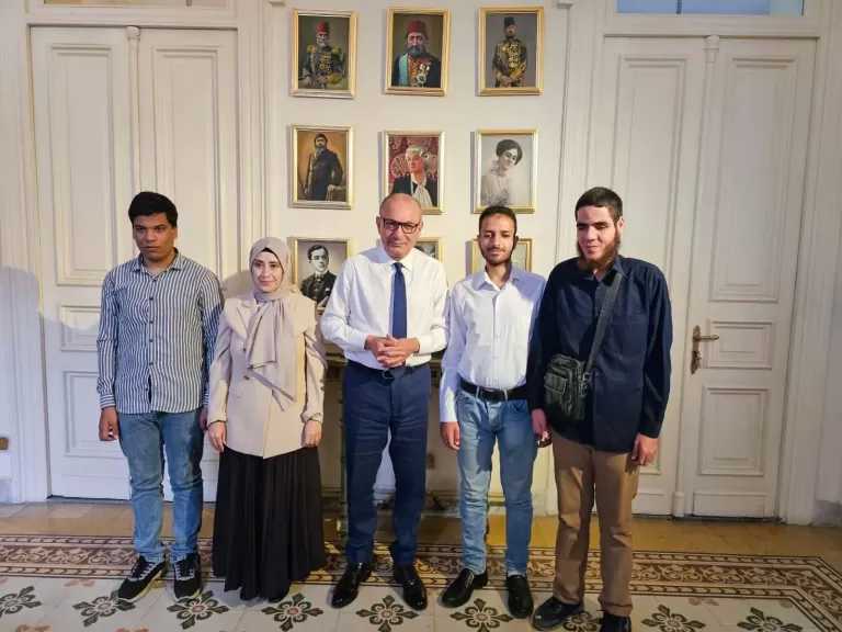 لفتة إنسانية من السفير التركي لدعم متعلمي اللغة من ذوي الهمم