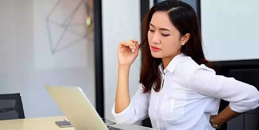 دراسة: تقليل الجلوس اليومي بنصف ساعة يعزز الصحة