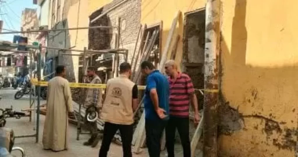 متابعة واقعة إنهيار جزئي لواجهة منزل مسجلة بقائمة الآثار الإسلامية