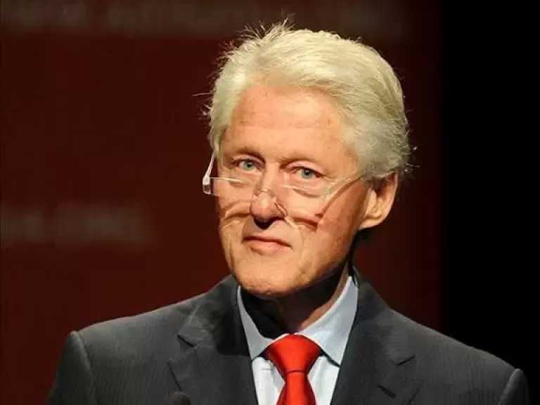 تدهور حالة كلينتون تظهر جليًا خلال خطابه في حفل خيري