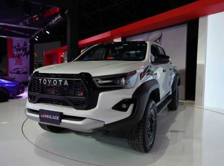 تويوتا هايلكس السعر في الإمارات العربية المتحدة : بيك أب دائم للعمل والمغامرة