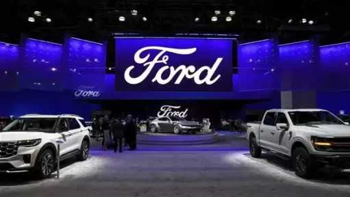فورد تستدعي نحو 79.800 سيارة بسبب عيوب في ألواح الأبواب وشريط الإضاءة