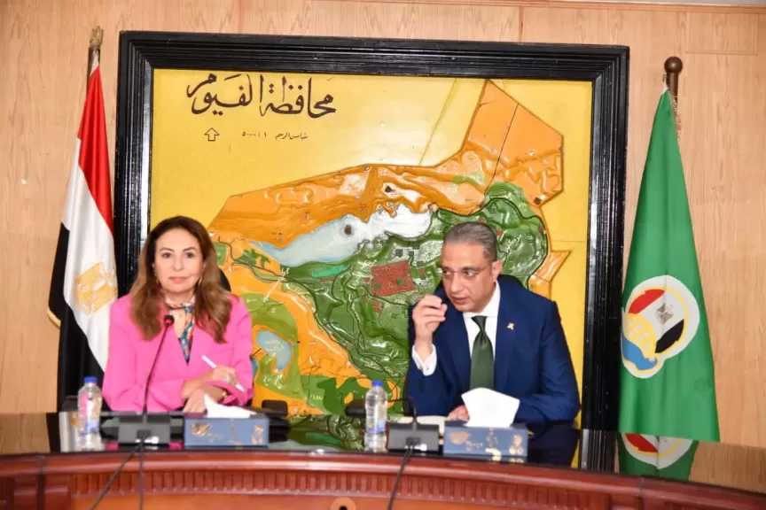 محافظ الفيوم ونائب وزير الاتصالات يناقشان خطط التعاون المشترك في تنفيذ  التطوير المؤسسي الرقمي للمحافظة واستراتيجية تحويل المحافظة إلى رقمية