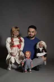 ”قاضي المشاهير” يواجه أنابيل وتشاكي في جلسة تصوير مرعبة