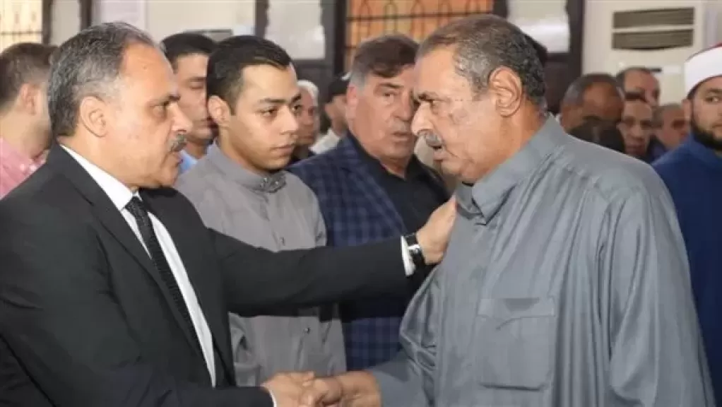 محافظ الشرقية يقدم واجب العزاء