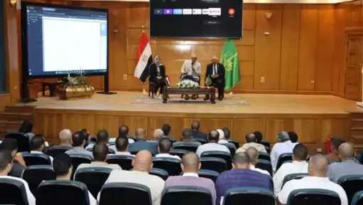 محافظ القليوبية يلتقي أصحاب معارض السيارات على الطريق الزراعي لبحث إنشاء سوق حضاري