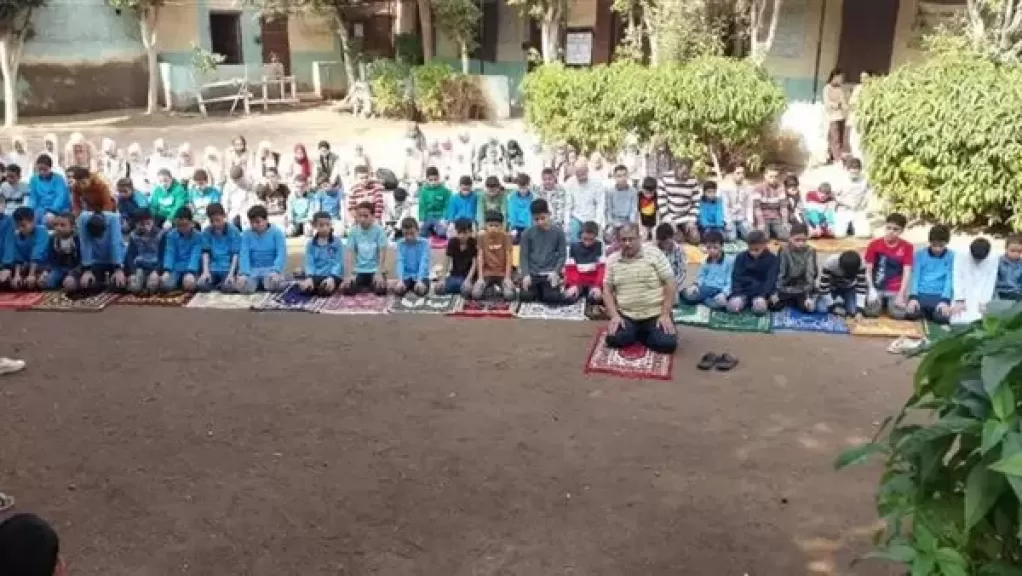 طلاب المدرسة