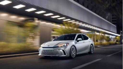 تويوتا كامري الأسعار في الإمارات العربية المتحدة: التصميم والتكنولوجيا والرفاهية