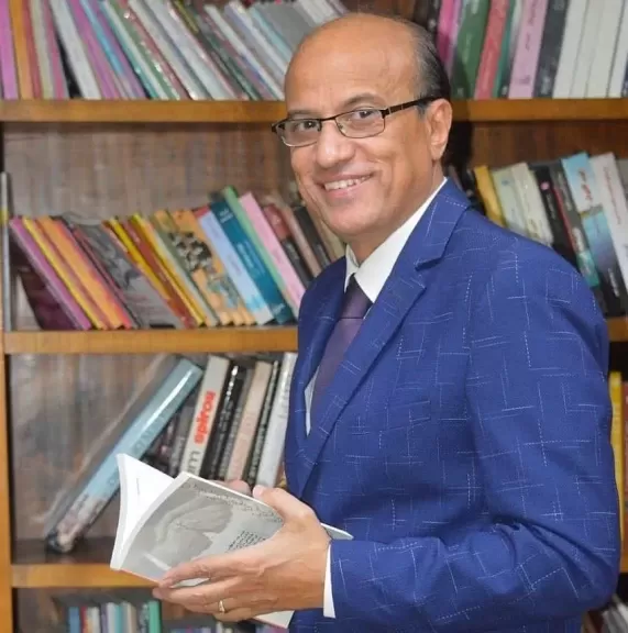 حسين الزناتي رئيس تحرير مجلة علاء الدين