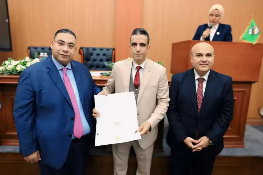 الكاتب الصحفي محمود أبو السعود يهنئ المستشار ربيعي حمدي لاجتياز سيادته برنامج «قانون تغيّر المناخ والتنمية المستدامة»