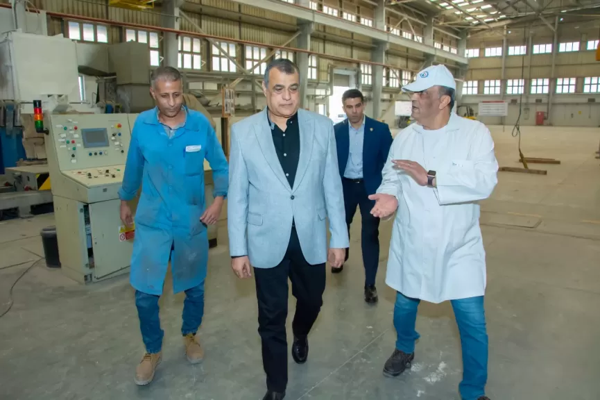 وزير الدولة للإنتاج الحربي أثناء زيارته للمصنع