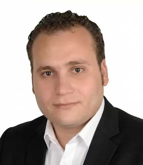 شبابنا بين ”العقول مفرغة والأفواه فارغة ”