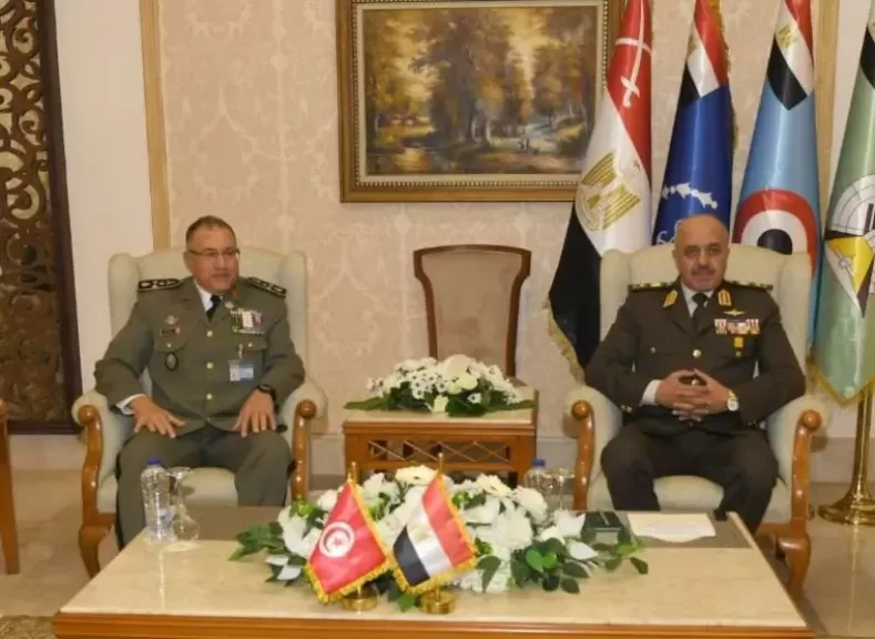 وزير الدفاع والفريق أحمد خليفة يلتقيان عددا من قادة الوفود العسكرية على هامش إيديكس