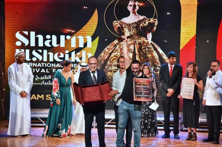 ”ماسح الأحذية” تتوج بجائزة أفضل عرض متكامل في مهرجان شرم الشيخ الدولي للمسرح الشبابي