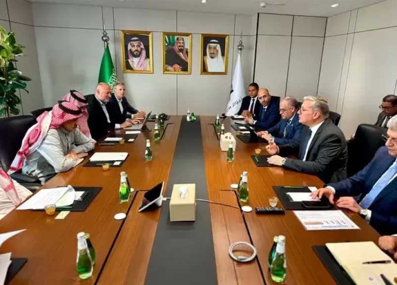 وزير البترول يبحث تعزيز فرص الشركات المصرية في مشروع نيوم بالسعودية