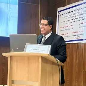 المستشار ربيعي حمدي والكاتب الصحفي محمود أبو السعود يهنئان الدكتور محمد عبد الهادي لحصوله على درجة الدكتوراه من جامعة أسيوط