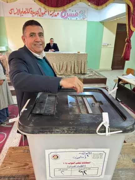 النائب أسامة مدكور يدلي بصوته في جولة الإعادة بالمنوفية ويؤكد: المشاركة واجب وطني