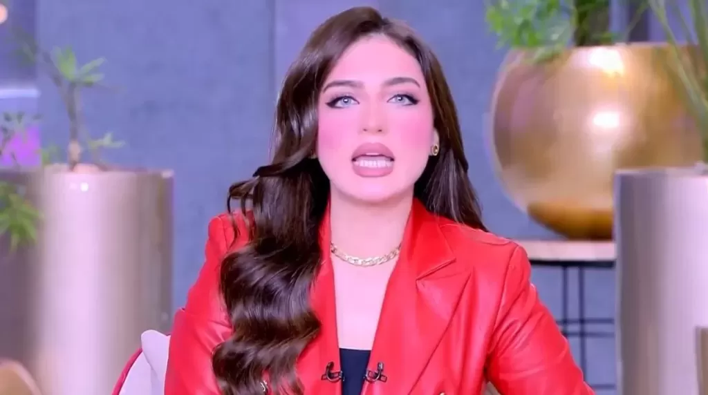 الإعلامية ياسمين عز