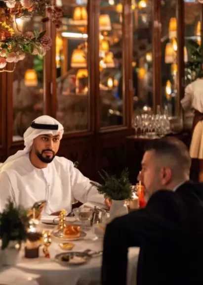 هزاع المنصوري يوثّق كل ما هو جديد في عالم الأعمال والسياحة بأسلوب إماراتي احترافي