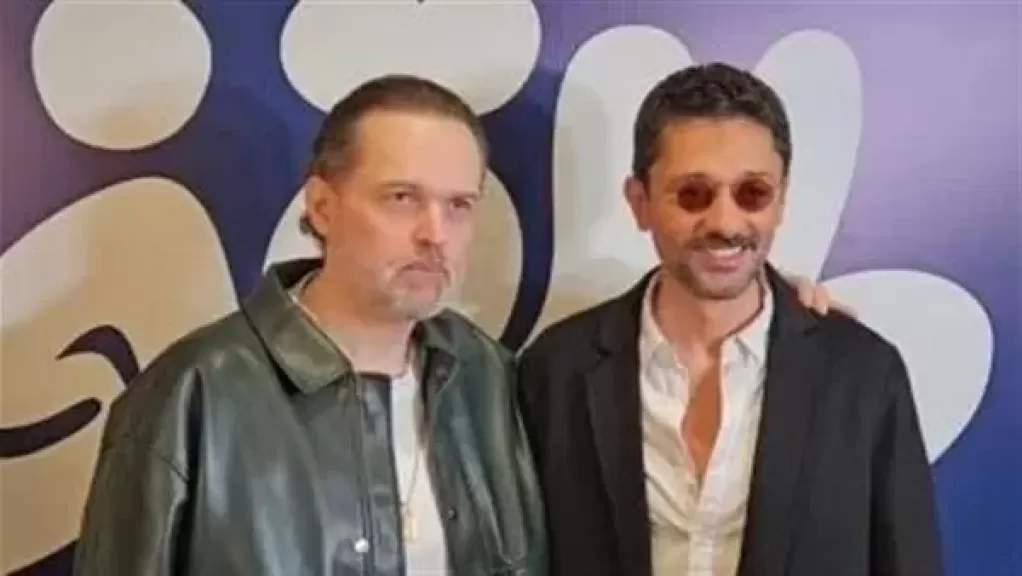 محمد محمود عبد العزيز يساند شقيقه كريم فى عرض فيلم طلقنى