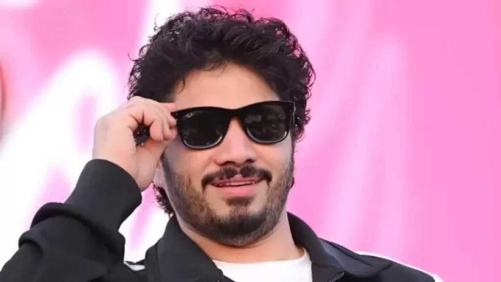 مصطفى حجاج يتألق بحفل كريسماس ضخم لطلاب عين شمس الأهلية.. صور