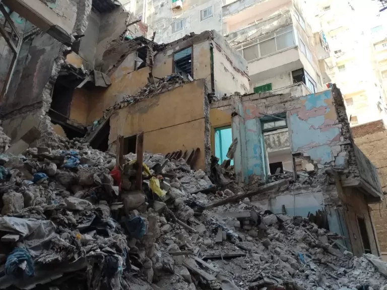 انهيار عقار بحي الجمرك