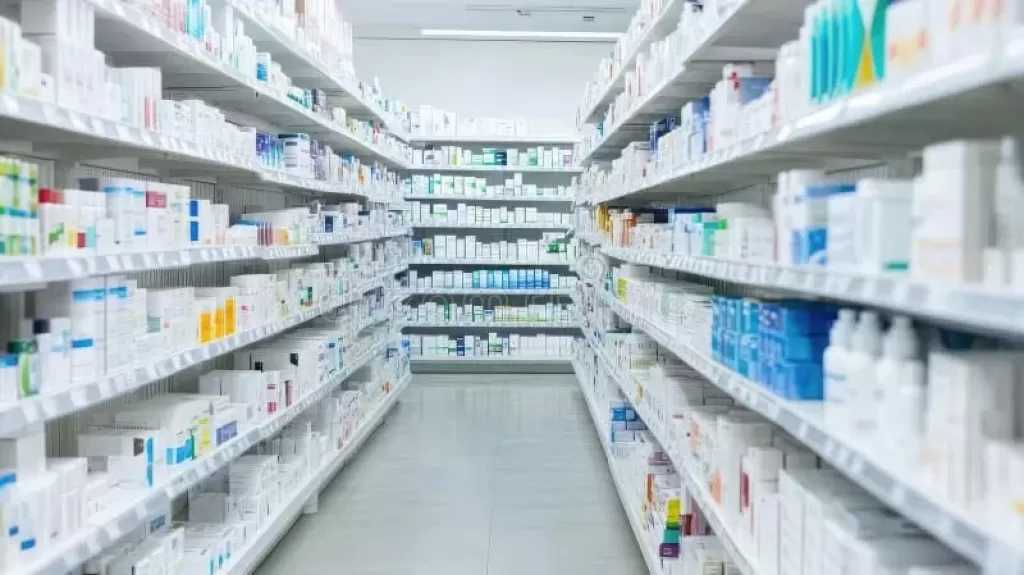 إغلاق إحدى صيدليات «رويال» يثير قلقًا في الكويت