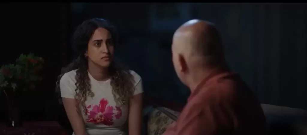 بعد مواجهة قاسية.. «ملك» تهرب من والدها مرة أخرى في الحلقة 17 من «ميد تيرم»