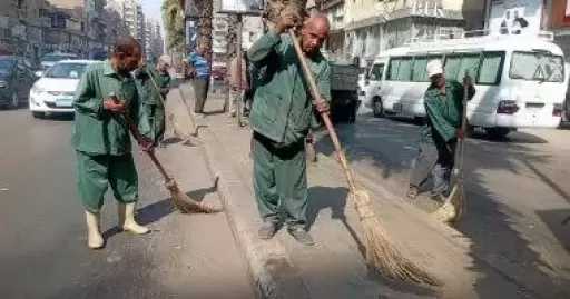 عمال نظافة بالفيوم يعيدون 60 ألف جنيه إلى صاحبها