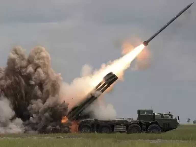 إصابات وأضرار واسعة جراء هجوم صاروخي على مدينة خاركيف شرقي أوكرانيا