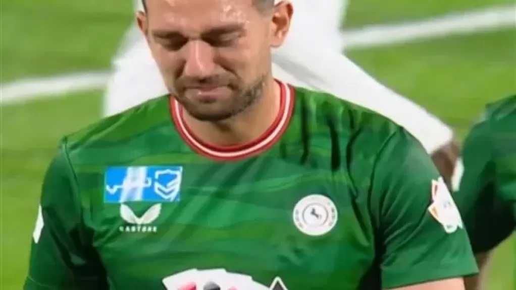 غادر الملعب باكيًا.. إصابة أحمد حسن كوكا في مباراة اليوم بالدوري السعودي