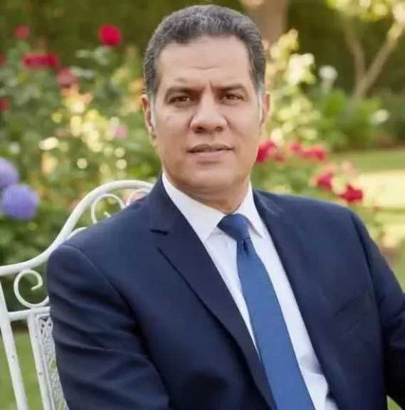 صدر حديثا للشاعر إبراهيم حسانين ديوان ”في عينيك تدور السنين”