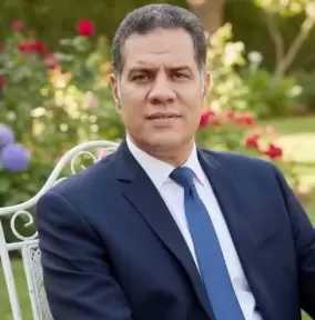 صدر حديثا للشاعر إبراهيم حسانين ديوان ”في عينيك تدور السنين”