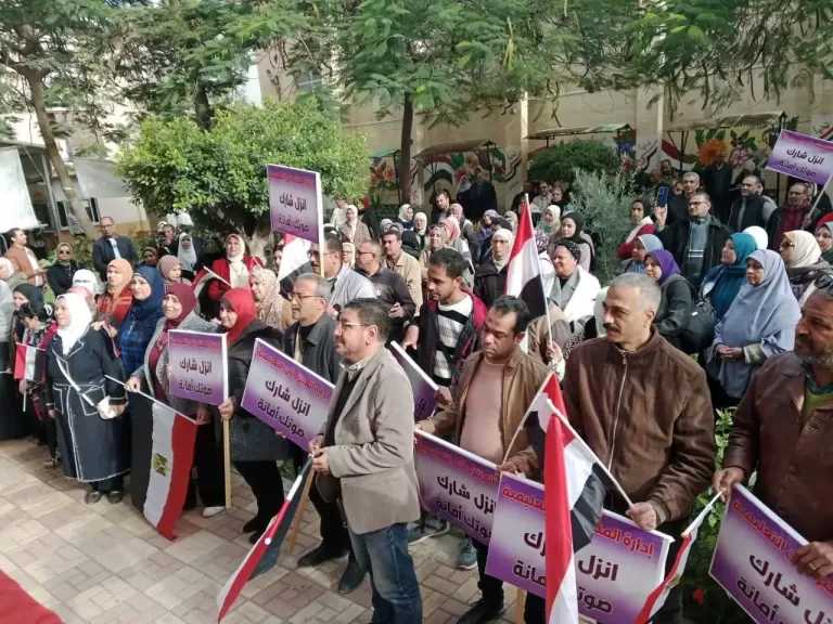 مسيرة بالأعلام تحث المواطنين على المشاركة فى إنتخابات النواب بالمنتزة