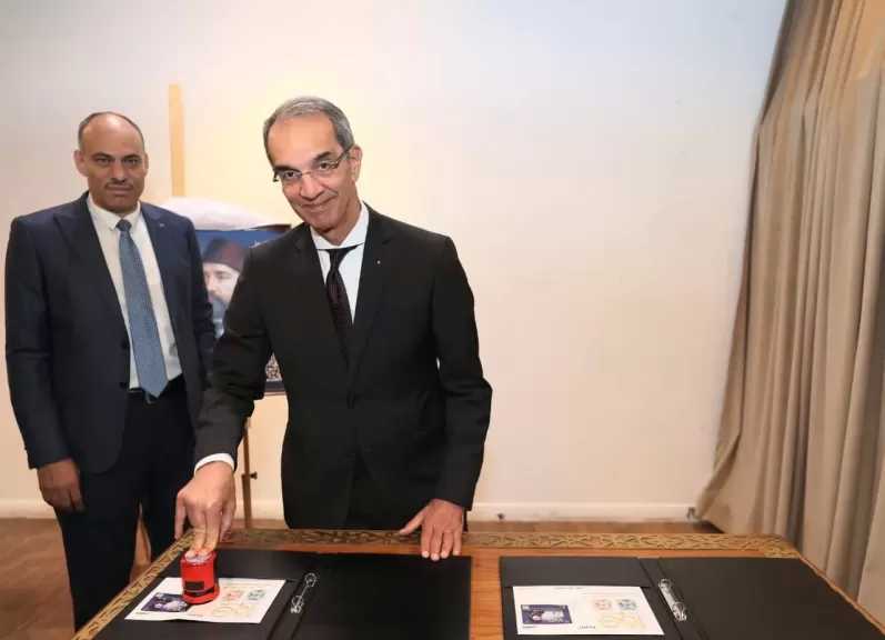 وزير الاتصالات وتكنولوجيا المعلومات يتفقد أجنحة معرض الرواد السنوى لهواة جمع الطوابع 2026