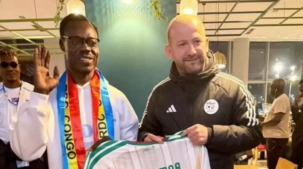   المشجع الكونغولي الشهير كوكا مبولادينجا