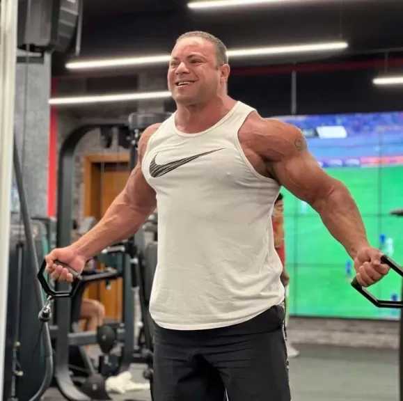 سيد دويدار يكتب: منتج سينمائي حرض محمد عيد على إطلاق النيران وقتل ”ديزل” في الشيخ زايد.