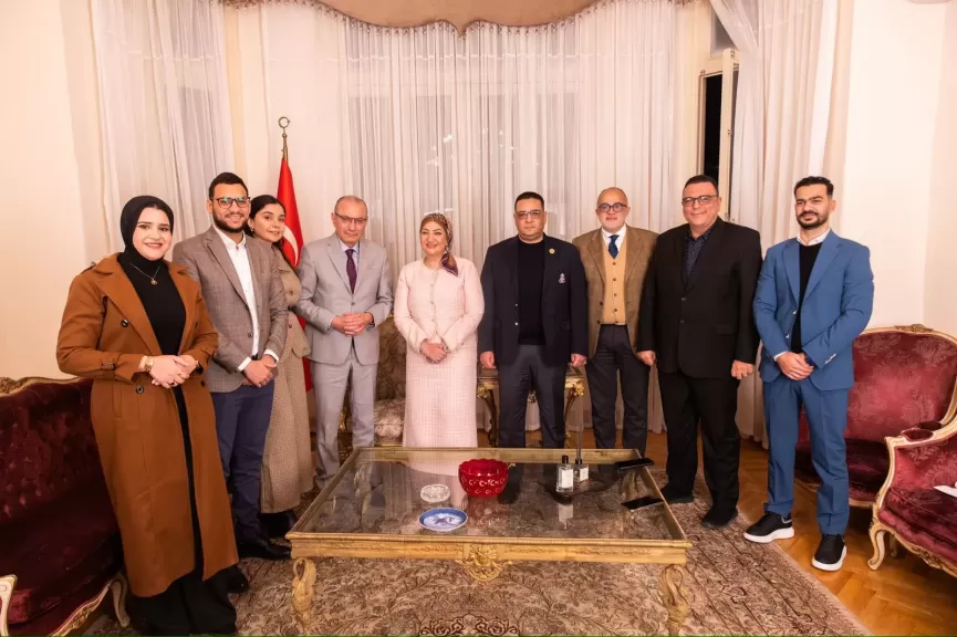 السفير التركي يجتمع مع شركات السياحة 